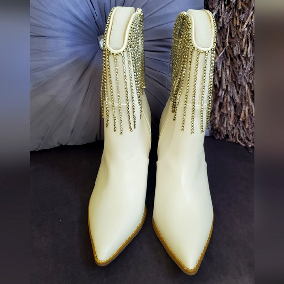 Berness white boots with rhinestones - Picture 3 of 8